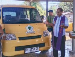 Pastor Paroki Berkati Mobil Operasional Partai Golkar DPD II Malaka, ABS Sampaikan Terima Kasih