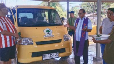 Pastor Paroki Berkati Mobil Operasional Partai Golkar DPD II Malaka, ABS Sampaikan Terima Kasih