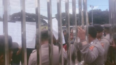 PMKRI Malaka Gelar Aksi Demo di Gedung DPRD, Anggota DPRD Mengaku Bingung!