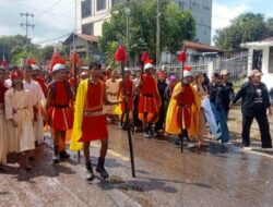 OMK Paroki Katedral Atambua Gelar Jalan Salib Hidup, Ajak Umat Renungkan Kasih Allah