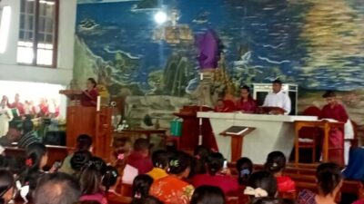 Umat Stasi Laleten Bawakan Pasio di Perayaan Jumat Agung Paroki Kleseleon