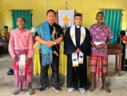 Sebagai Ungkapan Syukur, Wakil Bupati Malaka HMS Sumbangkan Gaji Pertama ke Gereja