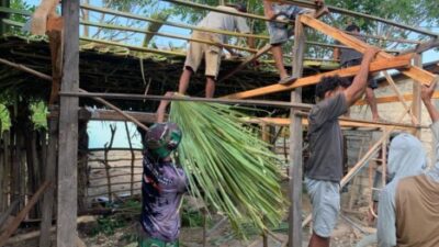 Peduli Warga Perbatasan, Satgas Pamtas Bangun Dapur untuk Ibu Yuren di TTU