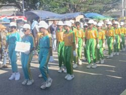 Atraksi Penghormatan Peserta SDI Betun Kota Warnai Lomba Gerak Jalan HUT RI ke-80