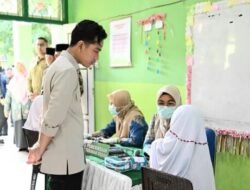 Wapres Gibran Tekankan Sinergi Guru dan Orang Tua Saat Tinjau Program Cek Kesehatan Gratis di SDN 32 Ternate