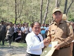 Bupati SBS Serahkan 868 SK PPPK di Pantai Cemara Abudenok: “Jaga Kepercayaan Ini dengan Kerja Baik-baik!”