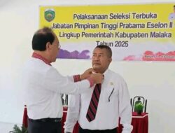 Bupati Malaka SBS Tunjukkan Kepemimpinan Humanis, Perbaiki Dasi Peserta Selter Eselon II-B