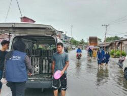 Viral! Anak di Padang Lahap MBG Saat Banjir, Ucap Terima Kasih untuk Prabowo