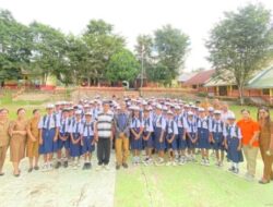 Pemkab TTU Salurkan Bantuan Pendidikan, Ratusan Siswa SMPN Oelneke Terima Perlengkapan Sekolah