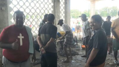 Gotong Royong Jelang Paskah, Pemdes Umatoos dan Umat Bersatu Bangun Gereja Besikama