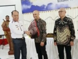 Penuh Keakraban, Bupati Malaka Sambut Tim Visitasi RSUP Ngoerah Denpasar dengan Tenun Khas Daerah