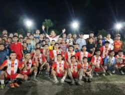 Kebersamaan di Lapangan Haitimuk, Pemain SBB Kefamenanu Foto Bersama Bupati SBS Usai Laga