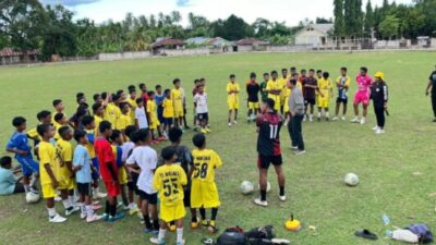 Di Tengah Perjalanan, SBS Sisihkan Waktu untuk Nyalakan Mimpi Anak SSB Wewiku