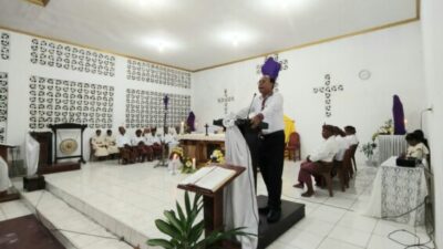 Suasana Sakral Kamis Putih di Malaka, Bupati SBS Serukan Anak Rajin Berdoa dan Setia ke Gereja