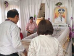 Duka Mendalam dan Jejak Sejarah: Bupati Malaka Melayat ke Rumah Duka Mantan Bupati Belu di Atambua