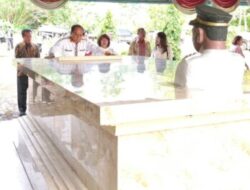 Ziarah Penuh Haru, Bupati Malaka SBS Kenang Jasa Wakil Bupati Perdana Daniel Asa