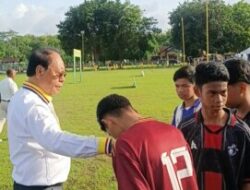 Bupati Malaka SBS Turun ke Lapangan, Suntik Semangat Pemain Muda di Laga Uji Tanding Antar SSB