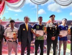 Sinergi Pemda dan Polres Malaka, Bupati SBS Serahkan Penghargaan Pemenang Lomba