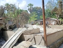 Kebakaran Hebat di Desa Numponi Malaka, Dua Rumah Hangus Dilalap Api Diduga Berasal dari Lilin