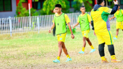Jelang Duel Panas Lawan PSN Ngada, PS Malaka U-17 Digembleng Langsung dr. Dion Bria Seran di Maumere