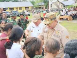 TMMD Ke-129 di Malaka Hadirkan Kepedulian, Wabup HMS dan Ketua DPRD Bagikan Sembako untuk Masyarakat