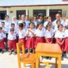 Semangat Kemanusiaan PMI Malaka Menyentuh Sekolah, 30 Meja dan Kursi Diserahkan ke SDK Hanono Boas